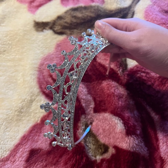 Tiara - Picture 6 of 8